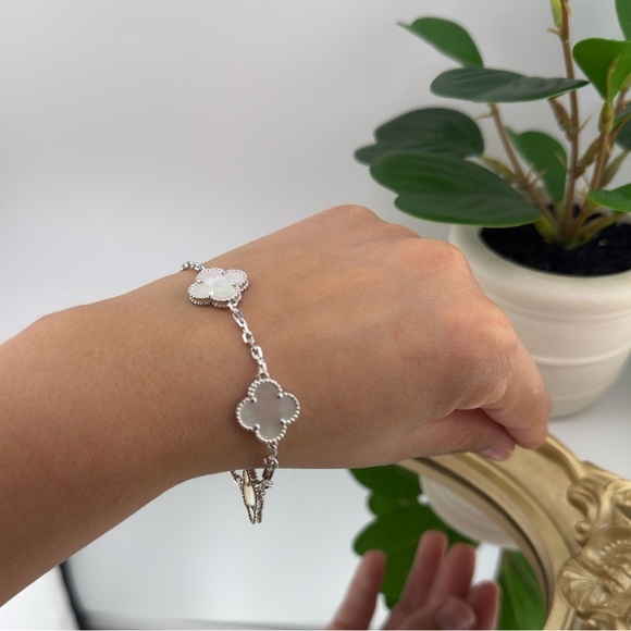 Lucky Alhambra Clover Bracelet – Silver Tone with Logo - Picture 3 of 8